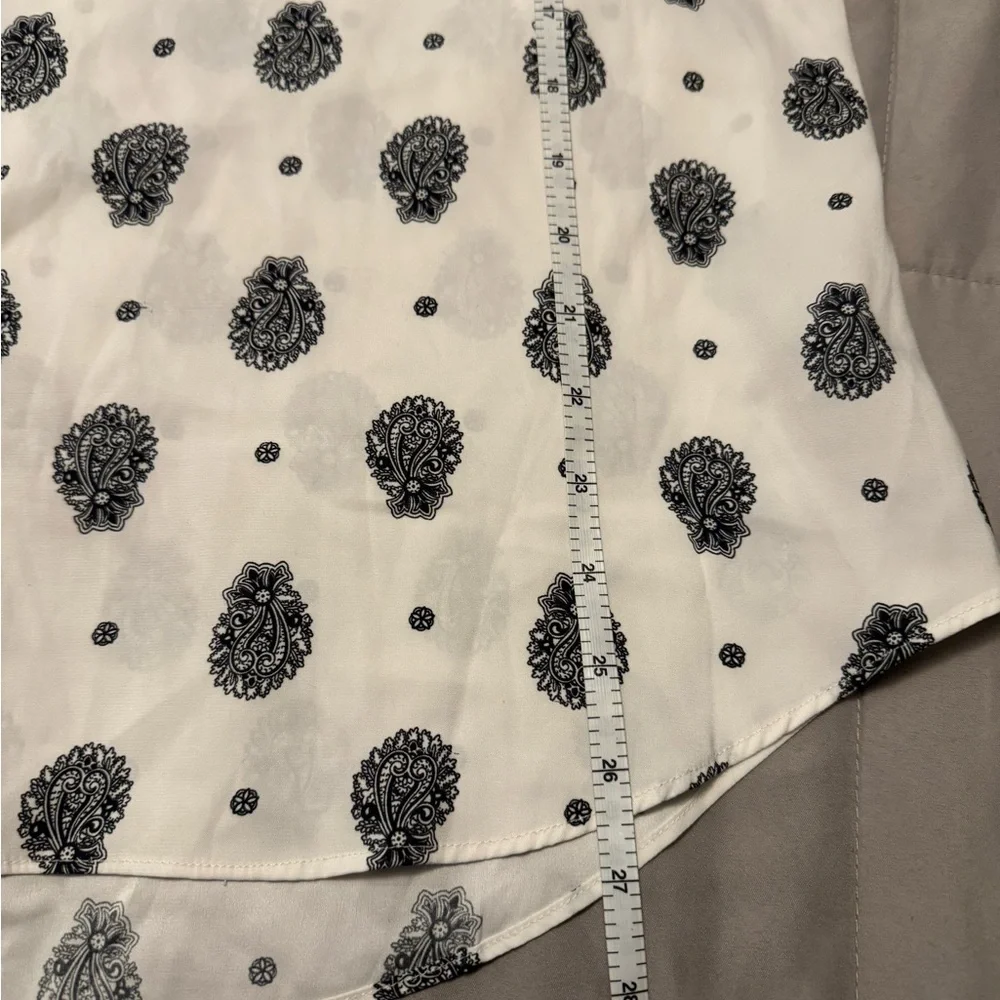 Express v-neck blouse with pretty pink trim, blouse is white with black design. - Picture 8 of 9